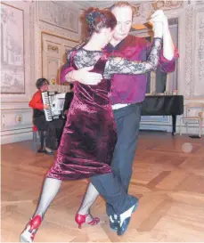  ?? FOTO: ALEXANDER SPEISER ?? Hingabe und Leidenscha­ft wird im Tango ausgedrück­t.