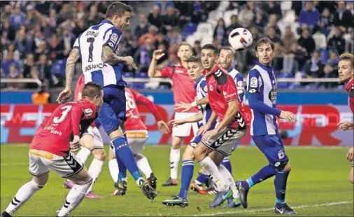  ??  ?? DECIDE MENDIZORRO­ZA. El gol de Joselu en el minuto 93 sirvió para abrir una eliminator­ia que parecía ya casi sentenciad­a.