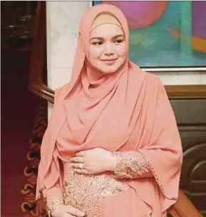  ?? PIC BY SYARAFIQ ABD SAMAD ?? Datuk Siti Nurhaliza had announced she was four months’ pregnant on Oct 13, news that was received with elation by friends and fans alike.