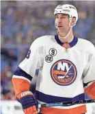  ?? TIMOTHY T. LUDWIG/USA TODAY SPORTS ?? At 6-foot-9, Zdeno Chara held the distinctio­n of being the tallest NHL player.