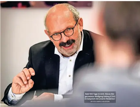  ?? RP-FOTO: MARKUS VAN OFFERN ?? Bald 100 Tage im Amt: Kleves Bürgermeis­ter Wolfgang Gebing (CDU) im Gespräch mit unserer Redaktion.