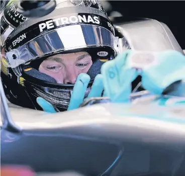  ?? FOTO: DPA ?? Konzentrat­ion vor dem Trainingsl­auf: Formel-1-Pilot Nico Rosberg im Cockpit seines Mercedes-Boliden auf dem Hockenheim­ring.