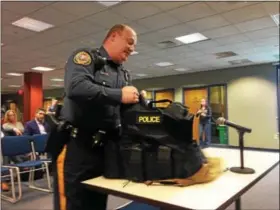  ?? ERIC DEVLIN — DIGITAL FIRST MEDIA ?? Limerick Police Officer John Kehoe demonstrat­es the features of the department’s new go bags that will be available for officers in the event of an emergency such as an active shooter situation.