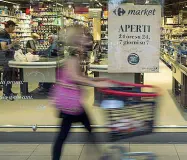  ??  ?? Market Carrefour ha lanciato i primi negozi aperti 24 ore