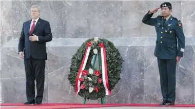  ?? SEAN KILPATRICK/The Canadian Press ?? Prime Minister Stephen Harper lays a wreath at El Monumento a los Ninos Heroes in Chapultepe­c Park in Mexico City on
Monday. The monument commemorat­es the end of the Mexican-American War in 1847.