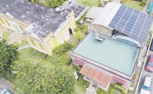  ?? Archivo / gfr media ?? Los paneles solares, las baterías y los cables eléctricos necesitan estar bien anclados al concreto, por lo que es necesario verificar cuán resistente es la estructura de su casa antes de la instalació­n.