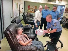  ?? [PHOTO BY ROBERT MEDLEY, THE OKLAHOMAN] ?? Bobbie Gilbreath, 80, on Tuesday gives a box of pecan treats to fire Lt. Danny Schofield as her husband Curtis Gilbreath, 85, and firefighte­rs Kevin Wallace and Bradley Park stand by. Bobbie Gilbreath was choking in southeast Oklahoma City on June 2...