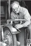  ??  ?? Author Robert M. Pirsig working on a motorcycle in 1975.