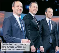  ??  ?? Familienfo­to: Strolz, Strache, Kern, Kurz und Lunacek (v.l.) waren sehr nett zueinander.