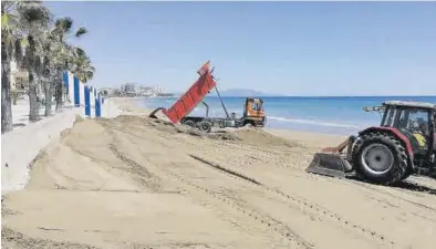  ?? BELLIDO ?? Imagen de aportacion­es de arena que anteriorme­nte se han ido realizando para poder ampliar la playa Morro de Gos.