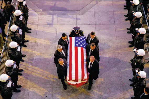  ?? Photos by Santiago Mejia / The Chronicle ?? The casket of San Francisco Mayor Ed Lee is carried into City Hall, where hundreds of mourners gathered to pay tribute after his death following a heart attack.