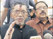  ??  ?? Minister of state for labour and employment Santosh Kumar Gangwar and state BJP president Shwait Malik at a press conference in Jalandhar on Friday.