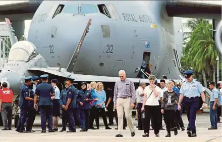  ?? PIC BY DANIAL SAAD ?? Royal Malaysian Air Force and Royal Australian Air Force (RAAF) personnel and family members at the 60th anniversar­y celebratio­n of RAAF in Malaysia in Butterwort­h yesterday.