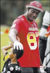  ?? Stephen M. Dowell The Associated Pres ?? Tight end Jared Cook, the only Raiders member of the AFC squad, has fun with a young fan during practice Wednesday for Sunday’s Pro Bowl in Orlando, Fla.