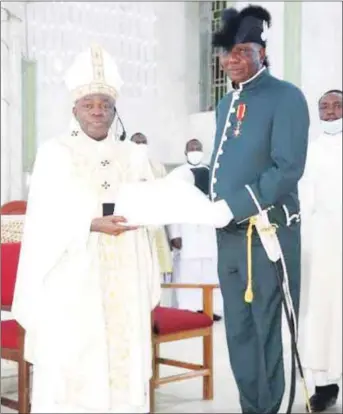  ??  ?? Arch-bishop Akubeze and Dr. Gaius-Obaseki