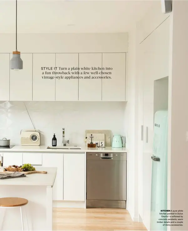  ??  ?? KITCHEN A pure white kitchen painted in Dulux
‘Okarito’ is softened by concrete pendants, warm timber details and a couple
of minty accessorie­s.