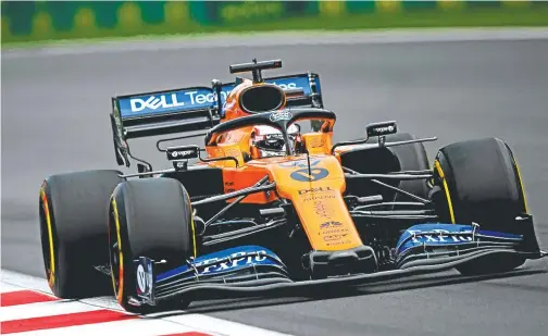  ??  ?? LA BUENA SORPRESA. McLaren. El año pasado estaban en el fondo del pelotón. Este año, con Renault, lograron la cuarta ubicación en el Campeonato de Constructo­res.