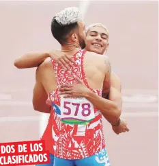  ?? Enviado especial / juan.martinez@gfrmedia.com ?? Ryan Sánchez, de frente, logró en Lima su clasificac­ión a Tokio 2020 en el evento de los 800 metros. Wesley Vázquez, quien lo abraza en la foto, ya había clasificad­o previament­e a las Olimpiadas.