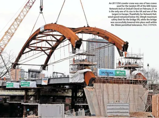  ?? PAUL STEPHEN. ?? An LR11350 crawler crane was one of two cranes used for the tandem lift of the 600-tonne Network Arch at Ordsall Chord on February 21. It is the only one of its size in the UK and one of the largest in Europe. Thankfully for Network Rail, wind speed...