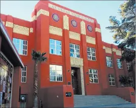  ?? Bizuayehu Tesfaye ?? Las Vegas Review-journal A building on the 80-year-old campus of the Las Vegas Academy of the Arts, formerly Las Vegas High School, in 2015.