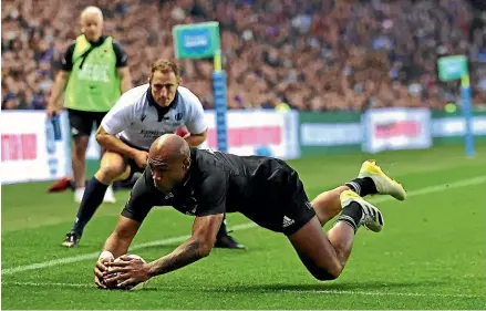  ?? GETTY IMAGES ?? Debutant winger Mark Telea scores his second try for the All Blacks on their way to beating Scotland 31-23 at Murrayfiel­d yesterday.