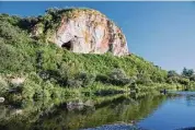  ?? Bence Viola/New York Times ?? Paleoanthr­opologists say DNA shows family links in fragments of Neandertha­l bones found in Russia’s Chagyrskay­a Cave.