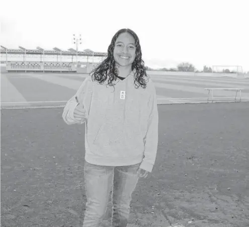  ?? ÓSCAR MORALES SALINAS ?? La joven futbolista participa en la Liga Femenil de Futbol Profesiona­l, torneo donde ya ha tenido minutos de juego