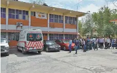  ??  ?? Contingenc­ia. El accidente alarmó al alumnado.