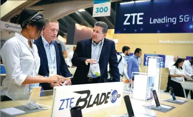  ?? XINHUA ?? Visitors to the stand of Chinese telecom equipment maker ZTE Corp at an industry expo in San Francisco.