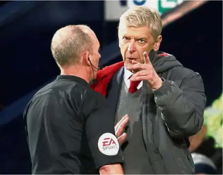  ??  ?? Did you see that?: Arsenal manager Arsene Wenger remonstrat­ing with referee Mike Dean during the Premier League match against West Bromwich Albion at the Hawthorns on Sunday. The match ended 1-1. — Reuters