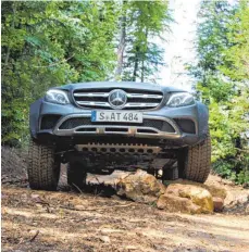  ?? FOTOS: MIELCAREK ?? Steile Rampen oder Felsbrocke­n im Gelände machen dem „Biest“, wie die Auto-Bild das Auto nennt, nichts aus – meistens jedenfalls.