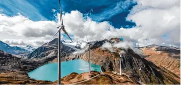  ??  ?? Die Schweiz hat beschlosse­n, ihre Atomkraftw­erke nach und nach abzuschalt­en. In den Schweizer Alpen nahe des Griessees ste hen schon heute Windkrafta­nlagen. Doch die Hauptenerg­iequelle ist eine andere.