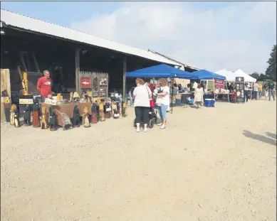  ?? MELISSA SCHUMAN - MEDIANEWS GROUP ?? Select craft vendors are at each Family Fun weekend at Windy Hill orchard.