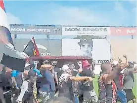  ?? CAP. VIDEO ?? Despedida. Ultimo adiós a Durán en la cancha de Chacarita.