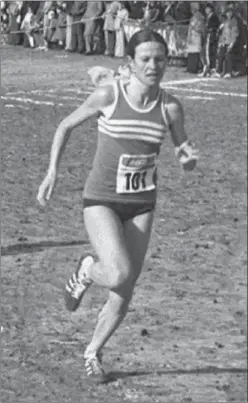  ??  ?? 1976. Carmen Valero, por primera vez campeona del mundo de cross.