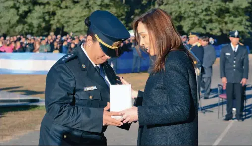  ?? TELAM ?? RECONOCIMI­ENTO. El martes, la gobernador­a reconoció el trabajo de los efectivos que participar­on de la detención de José López.