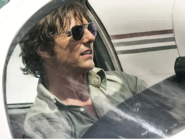  ?? PHOTOS: UNIVERSAL PICTURES ?? Tom Cruise stars as Barry Seal, a pilot who never met a corrupt offer he didn’t like and whose story is the focus of the new movie American Made.