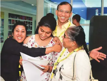  ?? Atiq ur Rehman/Gulf News ?? Shruti Krishna Moorthy (second from left) of GEMS Wellington Internatio­nal School, Dubai celebrates her results with her family.