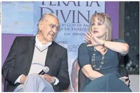  ??  ?? El actor ofreció la función 100 de la obra Terapia divina, al lado de Erika Buenfil.