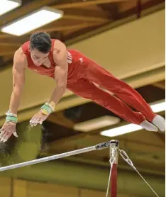  ?? Foto: Jochen Aumann ?? Auf dem großen Nachwuchst­alent Arian Trieb, hier beim Flugteil am Reck, ruhen in dieser Saison einige Hoffnungen der KTV Trainer.