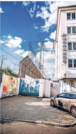  ?? RP-FOTO: ANDREAS ENDERMANN ?? Das Gebäude des betroffene­n Bordellkom­plexes „Hinter dem Bahndamm“in Oberbilk.