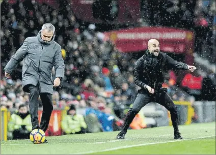  ?? FOTO: EFE ?? Mourinho y Guardiola dieron su punto de vista sobre lo ocurrido en Old Trafford