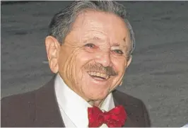  ?? CHARLES SYKES/ AP ?? Jerry Maren was singing and dancing at a show at a Connecticu­t hotel in 1938 when MGM talent scouts saw the diminutive teenage actor and invited him to Hollywood to join the munchkin cast in “The Wizard of Oz.”