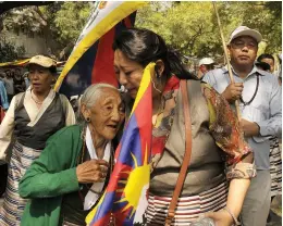  ?? — PRITAM BANDYOPADH­YAY ?? An elderly Tibetan woman is consoled during a protest in New Delhi on Friday on the commemorat­ion of the 58th anniversar­y of Tibetan National Uprising Day against the Chinese rule in Tibet.