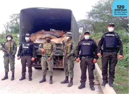  ??  ?? OPERATIVO. La Policía Nacional decomisó varios quintales de maíz en Zapotillo.