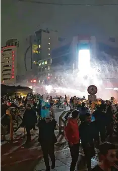  ?? Foto: dpa ?? Die Proteste sind inzwischen auch in Teheran angekommen. Das legt dieses Bild nahe, das von Regimekrit­ikern verbreitet wurde.