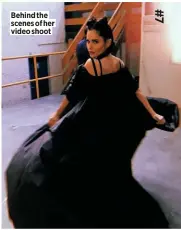  ??  ?? Behind the scenes of her video shoot
