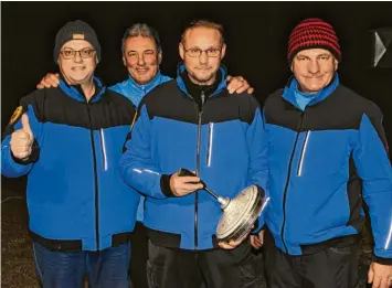  ?? Foto: Bernhard Hackenberg ?? Das Donauwörth­er Team beim Eisstocksc­hießen: (von links) Gerald Zajitschek, Leonhard Kempter, Stefan Karg und Achim Schreiber.