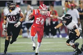  ?? Luis Sinco Los Angeles Times ?? MATER DEI running back Quincy Craig breaks free for a first-quarter touchdown against Corona Centennial. The Monarchs took a 35-0 lead into halftime.