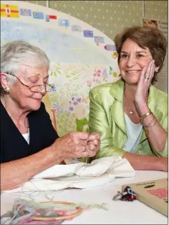  ??  ?? 2013: Ros Tapestry stitcher Rosa Ronan and Kathleen Kennedy Townsend (daughter of Bobby) in the Four Seasons Hotel in Dublin .